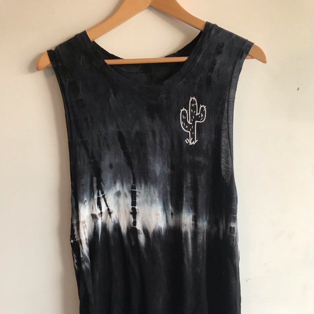 🎈3/$30 bundle Zoe and Liv! Cactus tank!